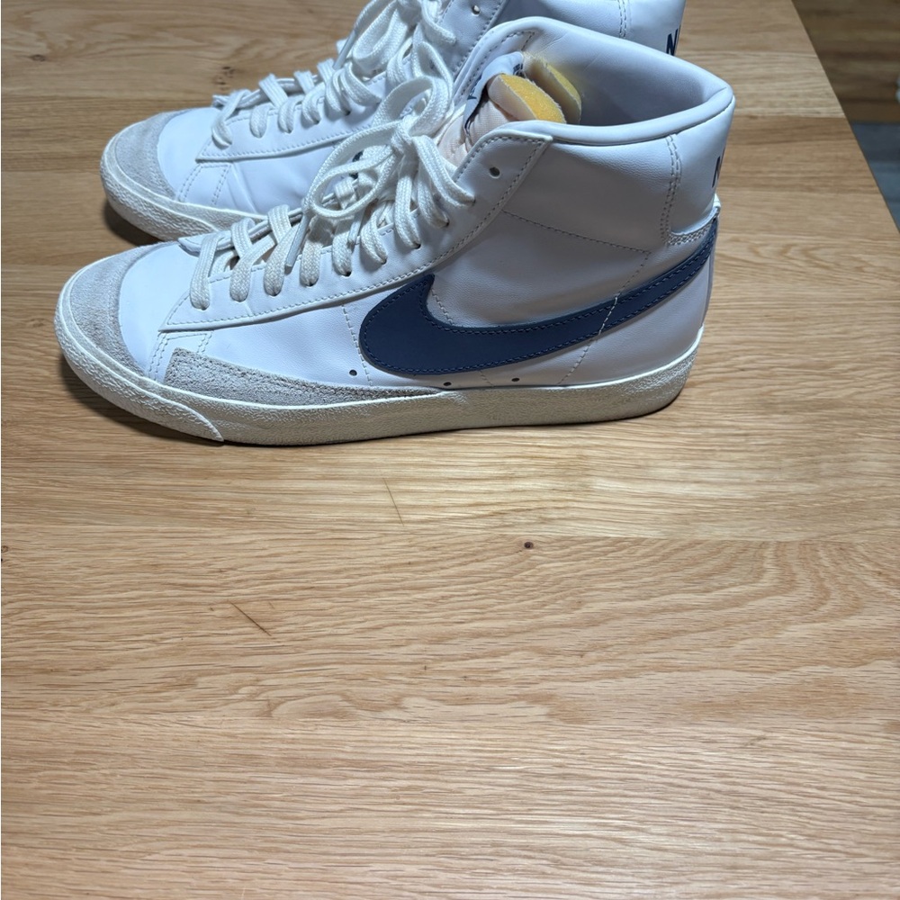 Nike Men's White and Navy Sneakers